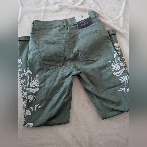 Boden Embroidered Girlfriend Jeans - Picture 7 of 13